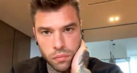 Fedez è malato. La sua confessione in lacrime sui social: “Per fortuna è stato scoperto tutto con tempismo”