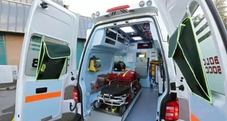Dimessa, ricoverata, trasferita d'urgenza: muore a 17 mesi dopo avere ingerito una pila