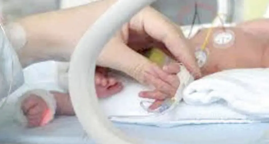 Sveva, un miracolo di appena un chilo: nata a 25 settimane ore muove i primi passi