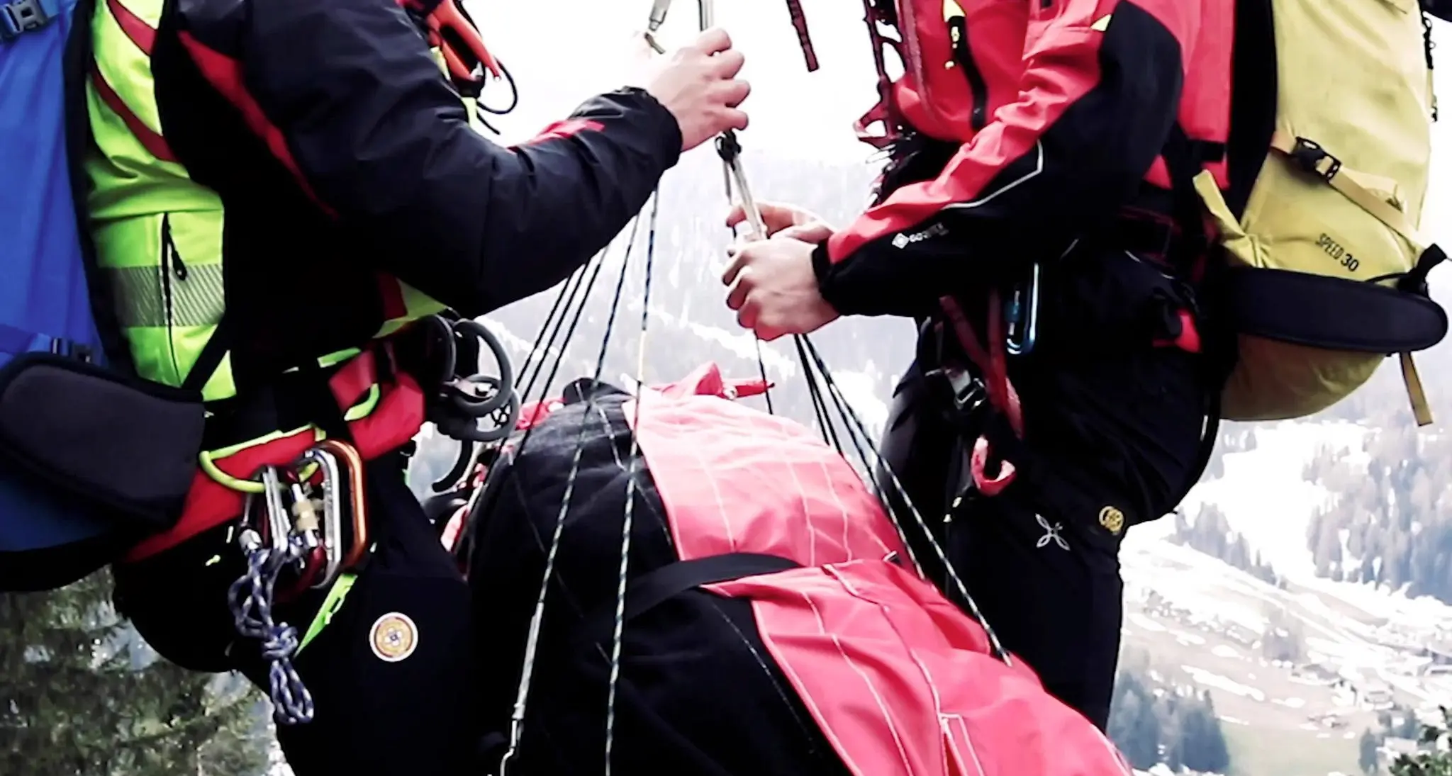 Cade e rotola a valle sotto la Tosa: scialpinista soccorso con l’elicottero