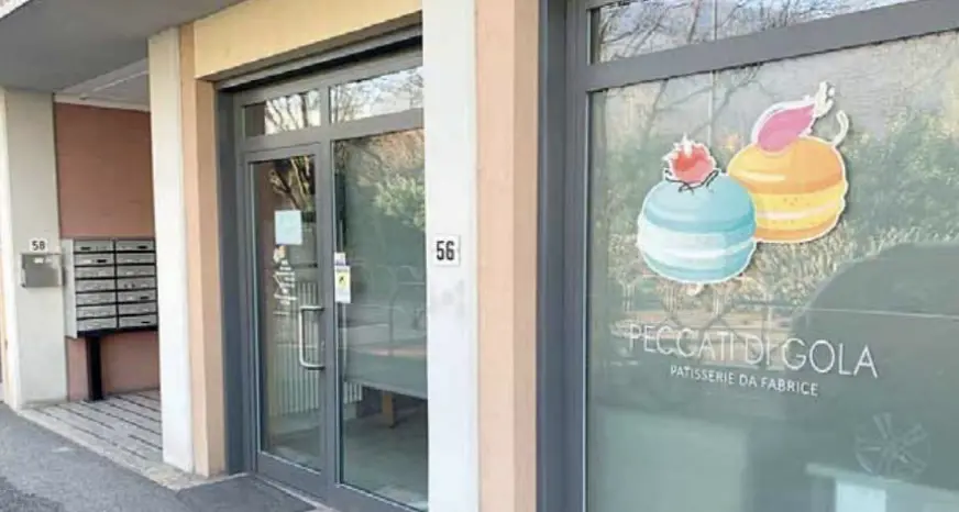 Trento, abbassate le serrande alla pasticceria francese famosa per i suoi macarons