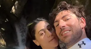 Ignazio Moser e Chechu Rodriguez, che spot per la Val di Ledro: dal ristorante al Gorg d’Abiss, bagno compreso