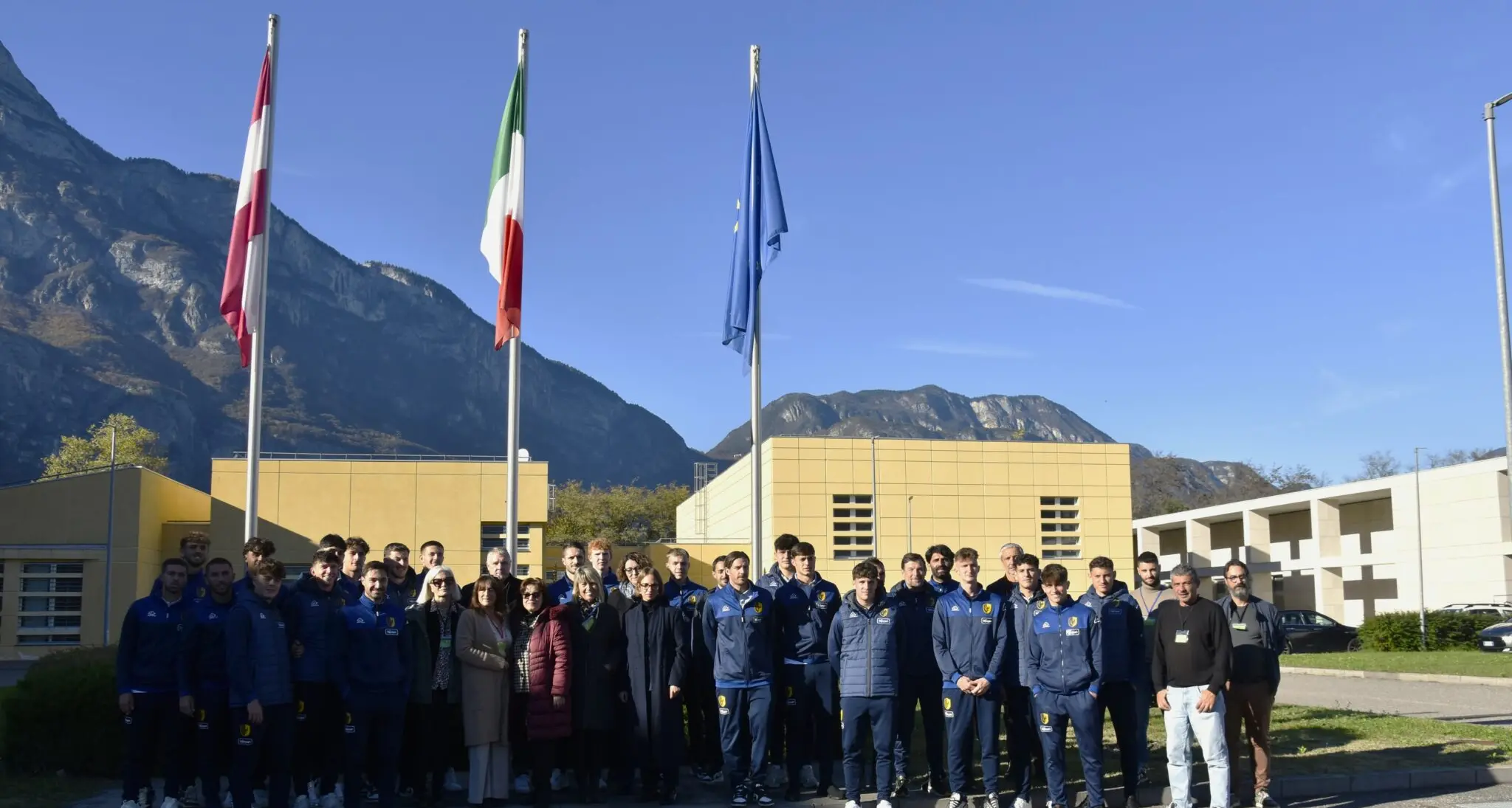 Un calcio al passato: il Trento in visita alla casa circondariale di Spini di Gardolo