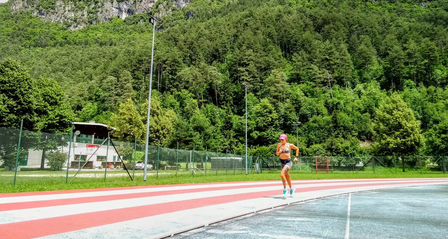 La sfida di Emilia: dodici ore di corsa contro il tumore al seno