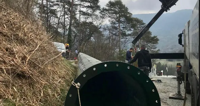 Ponte Arche, spunta la mega-antenna e piovono le critiche: «Potevano farla nel bosco»