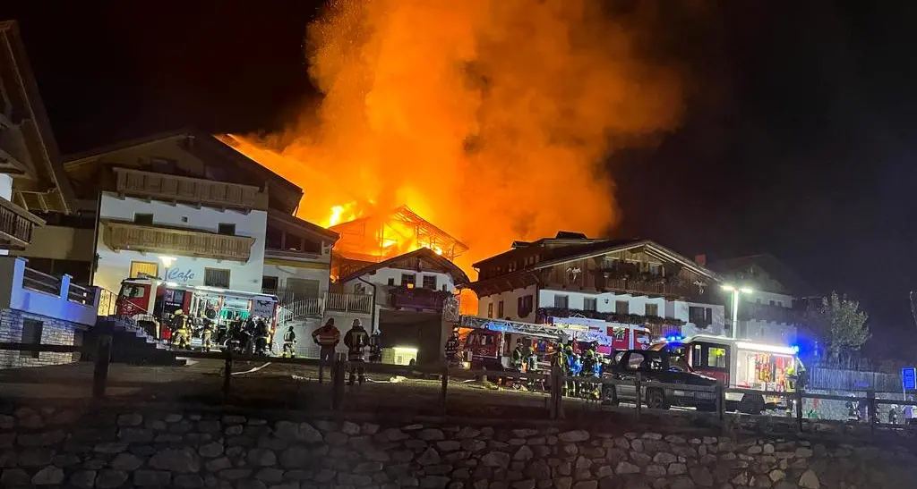 Durante la notte le fiamme hanno distrutto un fienile in valle Aurina