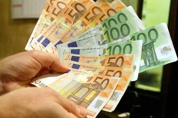 Trentini preoccupati per il futuro, maggiore cautela nelle spese