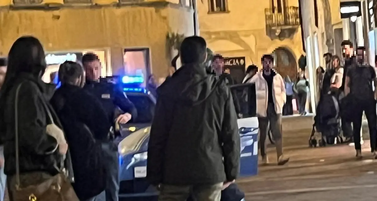 Borseggio in via Oss Mazzurana: ladro inseguito e bloccato dai passanti