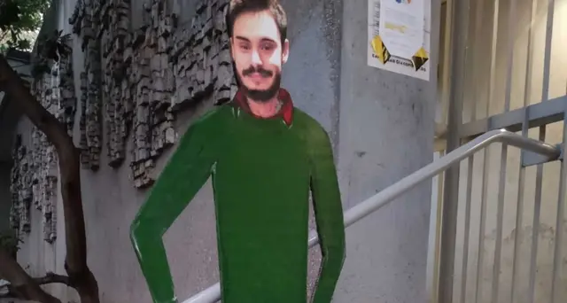 Regeni: profilo di Giulio in cartone da studenti sua scuola