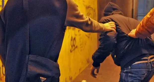 Picchiato brutalmente da alcuni coetanei a Villazzano: il pestaggio è finito solo per l’intervento di una passante