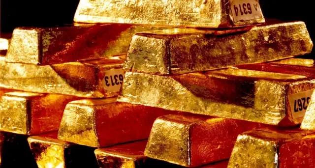 Oro balza ai massimi da due mesi