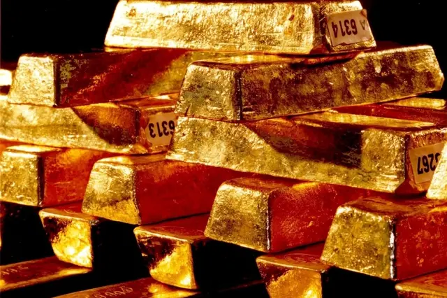 Oro balza ai massimi da due mesi