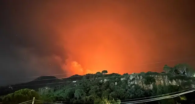 Incendi: vari fronti di fuoco nelle colline di Cefalù