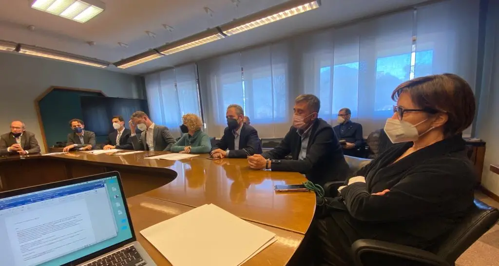 Dopo le polemiche per Vasco, circolare per limitare l’accesso agli atti, le minoranze consiliari: «E’ inaccettabile»