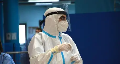 Focolaio Covid in colonia a Cesenatico, 297 in quarantena. Genitori dei ragazzi irritati
