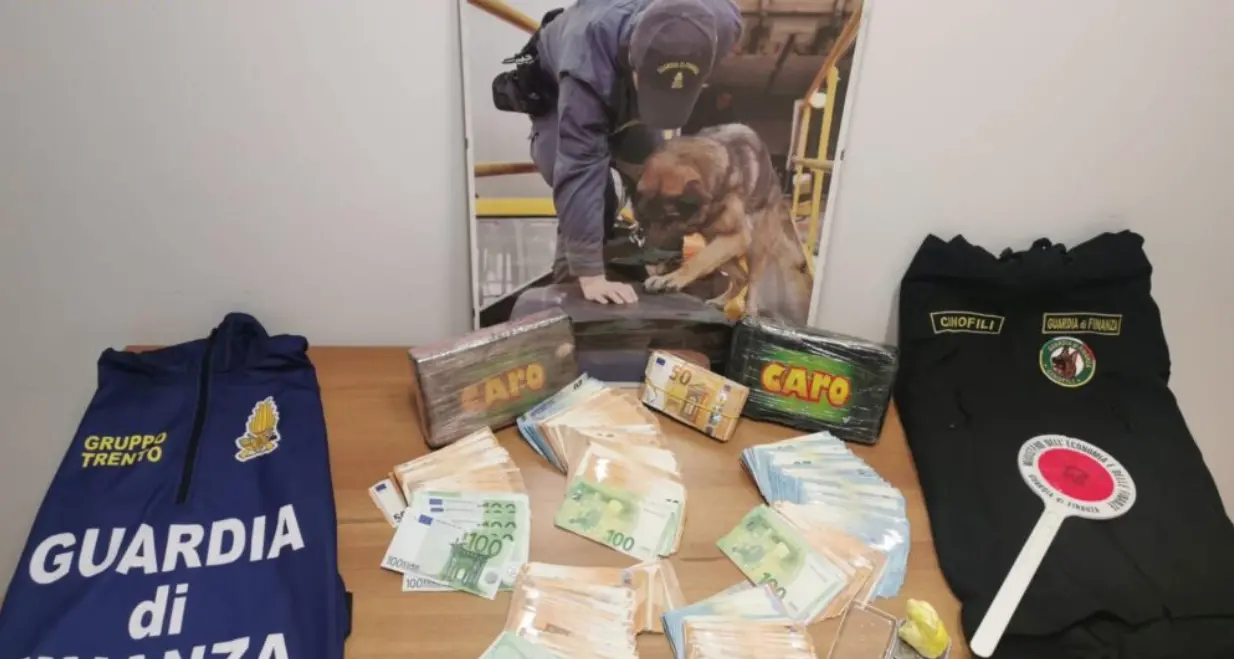 Maxi operazione antidroga della Finanza: 27 arresti e sequestri per 10 milioni