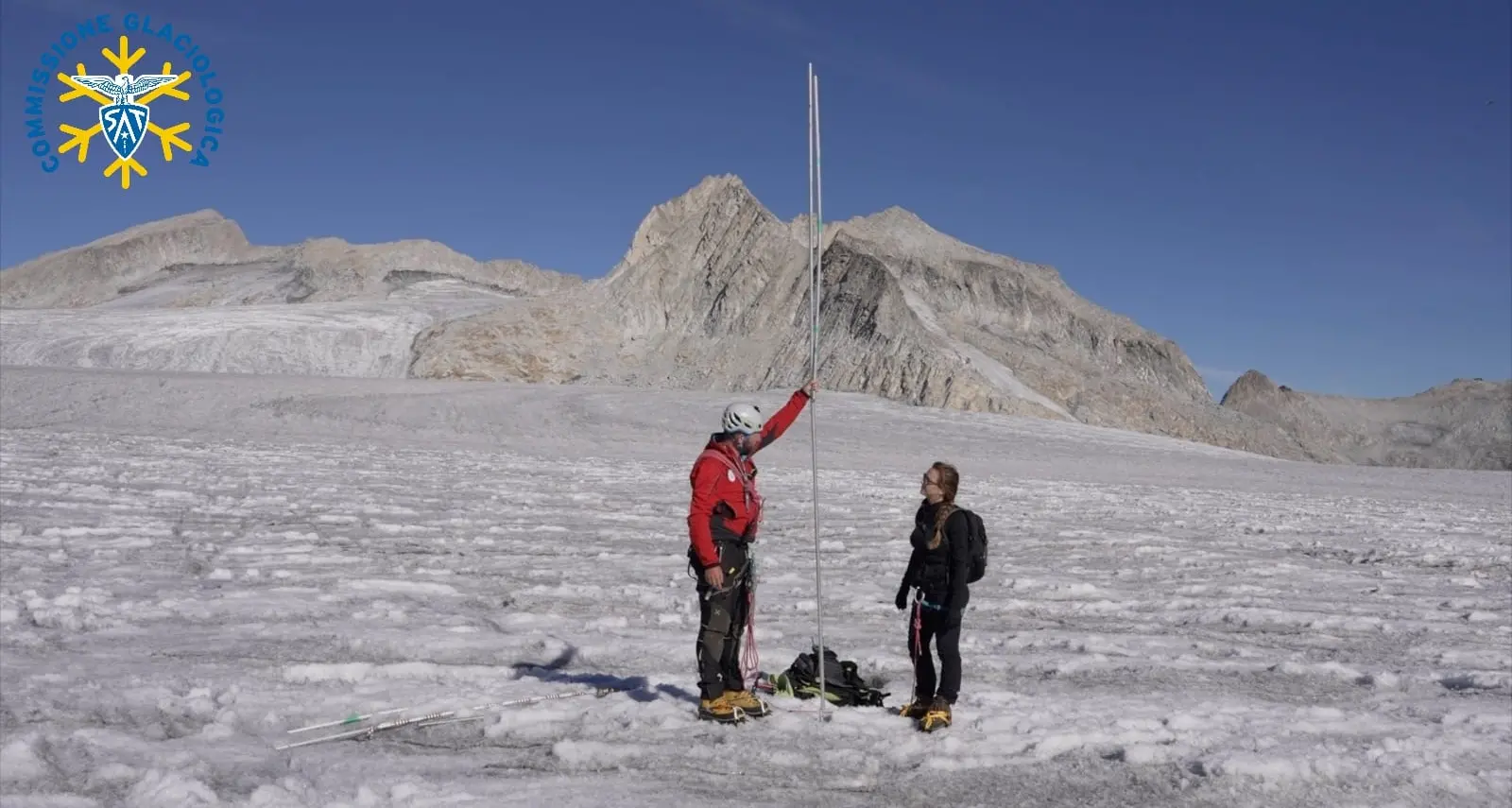Scioglimento dei ghiacciai, gli spaventosi dati della Commissione Glaciologica Sat: in cinque giorni persi 13 centimetri, «sono 117 litri di acqua per metro quadrato»