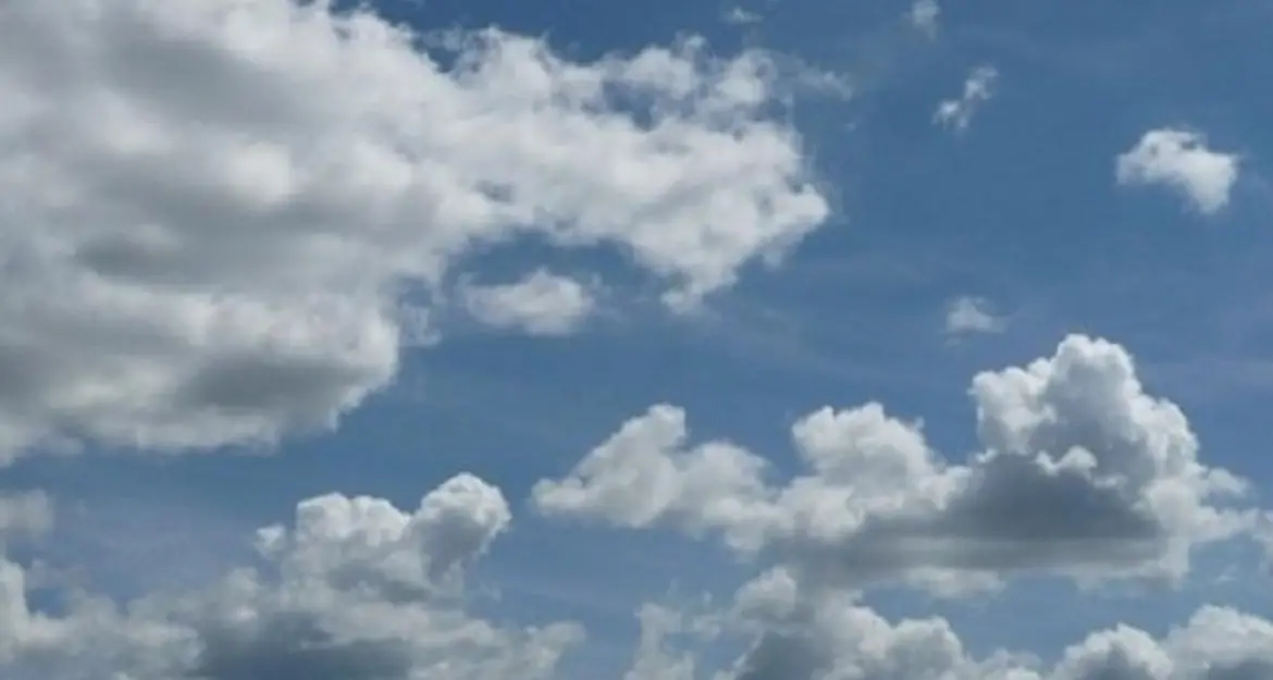 Forti raffiche di vento in quota. Nelle valli arriva il foehn: temperature primaverili fino a sabato pomeriggio