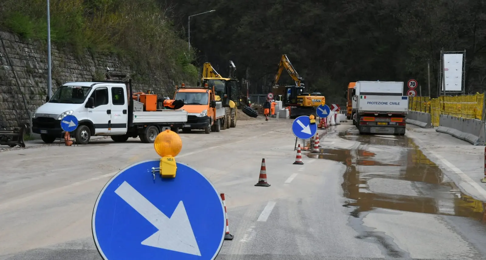 Frana a Ponte Alto, statale da Trento a Pergine riaperta a una sola corsia, resta chiusa la galleria di Martignano