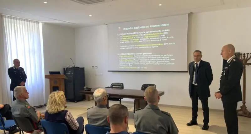 Stazioni dei Carabinieri, i comandanti a \"lezione\" di orso e lupo dai Forestali della Pat