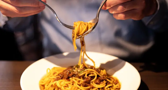 Il tedesco dice addio agli “spagetti”: il consiglio per l'ortografia mantiene solo la versione con l'h