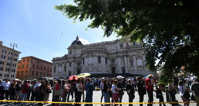 Papa: 20mila fedeli a Santa Maria Maggiore, 13 mila già entrati