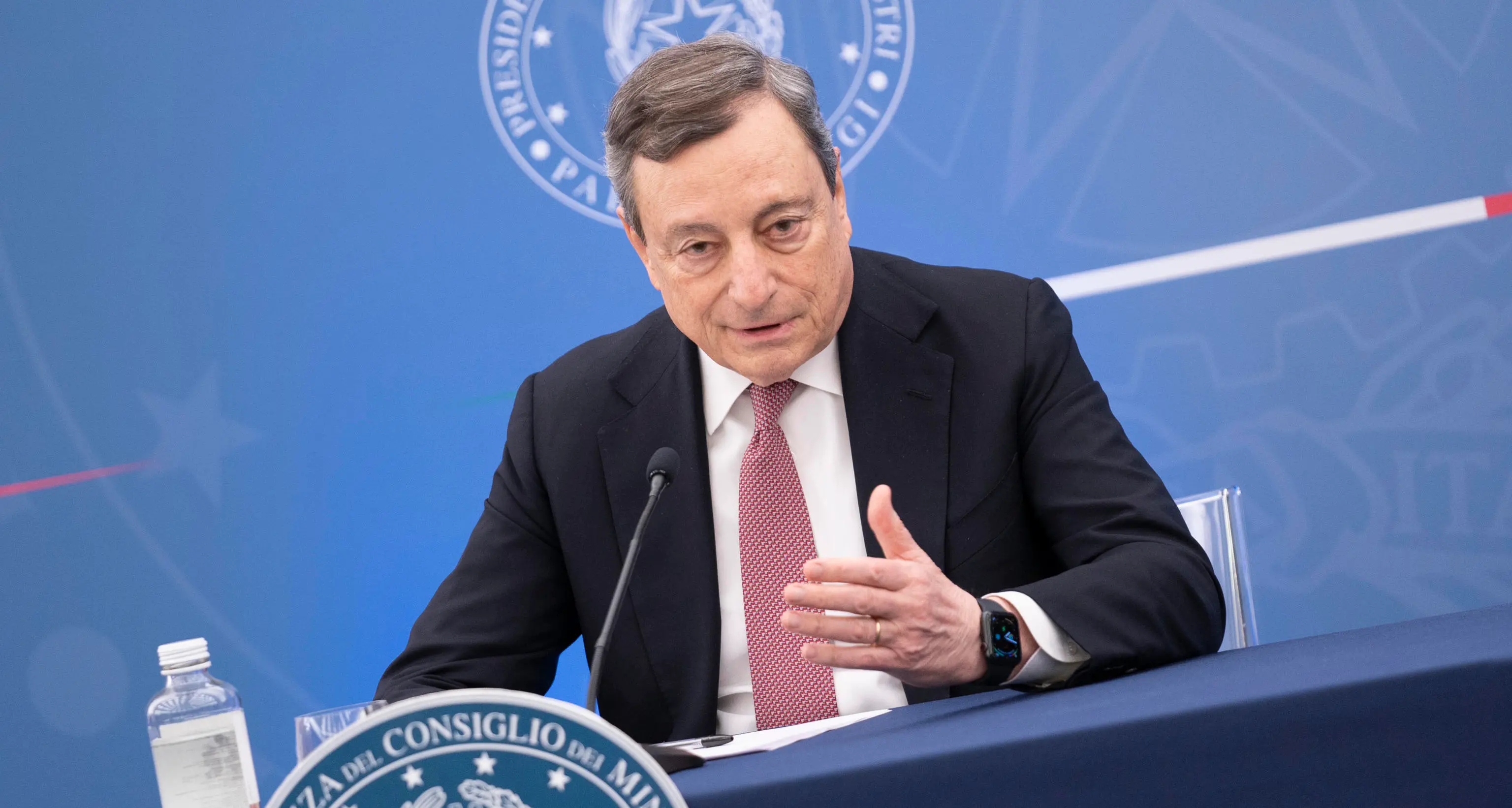 La scossa di Mario Draghi: «Volete la pace o i condizionatori accesi? Questa è la domanda che ci dobbiamo porre»