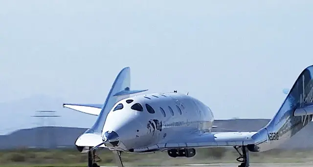 Virgin Galactic: venduti 100 biglietti spazio a 450.000 dlr
