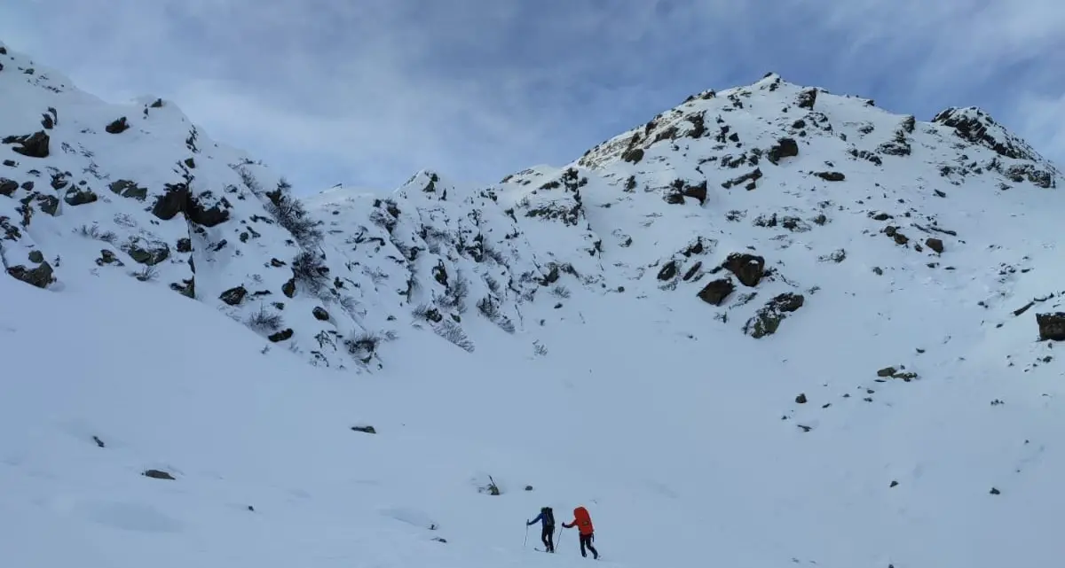 Scialpinista si infortuna in Val di Breguzzo: troppo vento, i soccorritori arrivano sugli sci