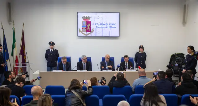 Agente Rogoredo: 'Messinscena pistola per paura delle conseguenze'