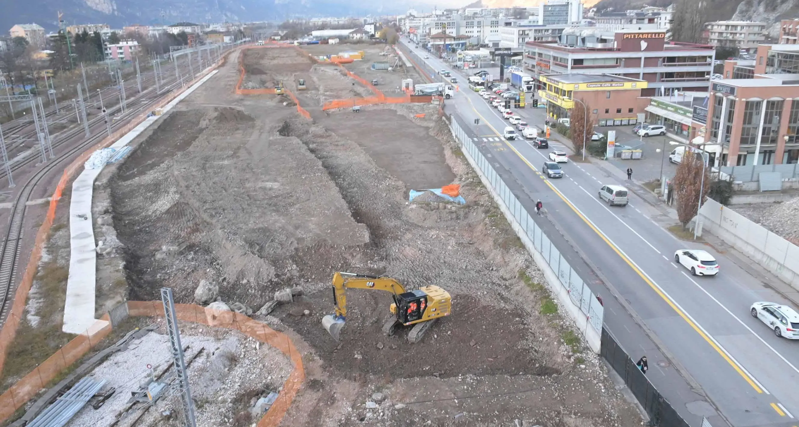 Cantiere del bypass ferroviario, su via Brennero barriere alte cinque metri (per il rumore, dice il Comune)