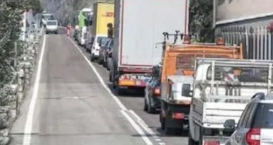 Strada tra Nago e Torbole con nuovi limiti di velocità: dopo il curvone 50 all’ora per la sicurezza dei pedoni