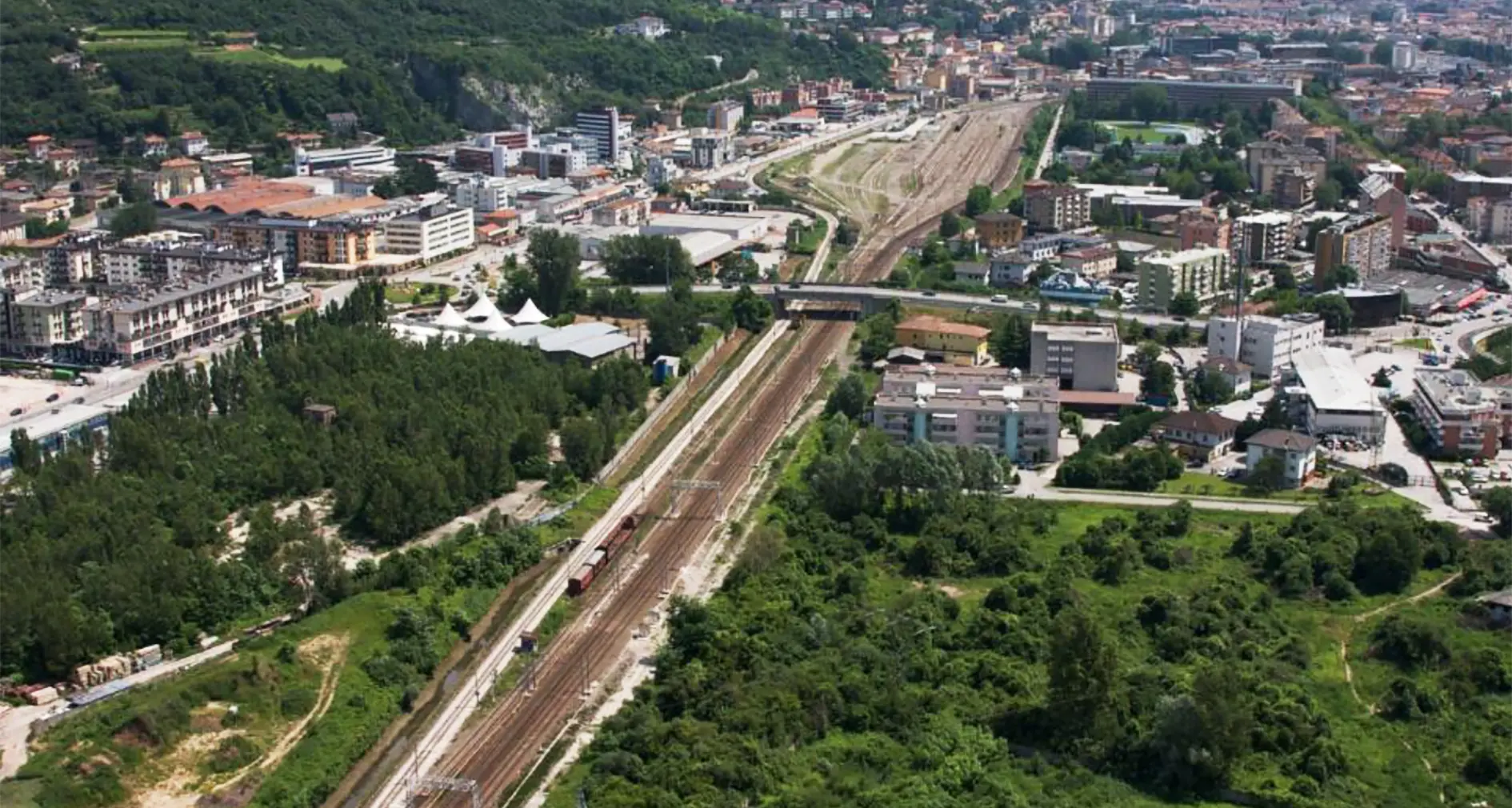 Circonvallazione ferroviaria, il Comune nomina un «esperto» per aiutare quelli a cui butteranno giù le case