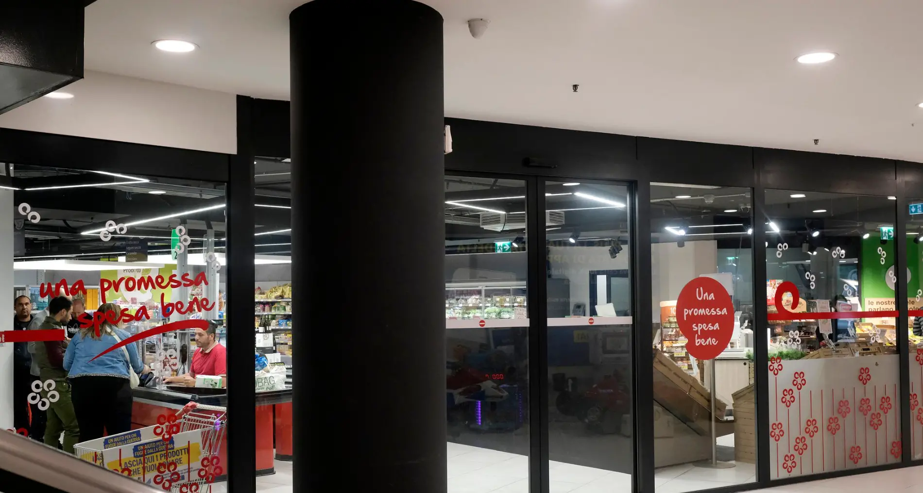 Accoltellato alla cassa del supermercato: “Quell'uomo ha cercato di uccidermi\"