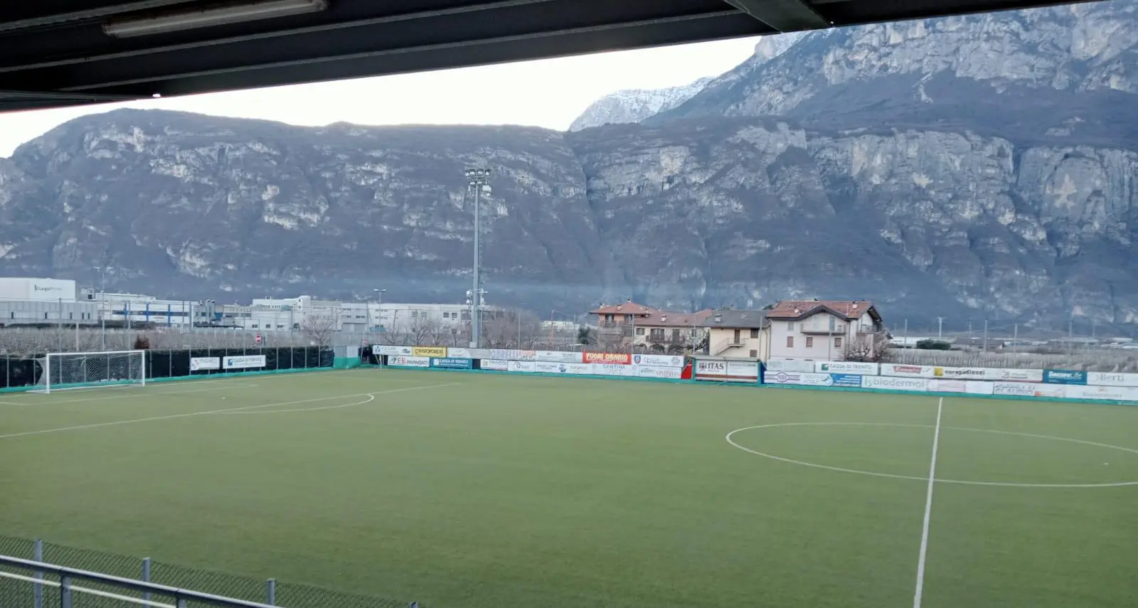 Calcio, il Lavis in serie D, ma c'è la grana del campo di gioco: 8 mila metri quadri di sintetico da smaltire e rifare