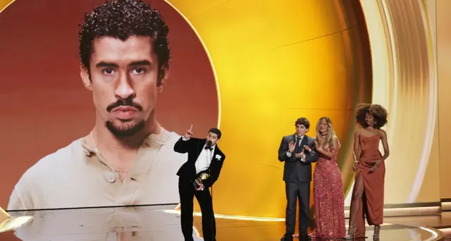 Ai Grammy Bad Bunny contro l'Ice: 'Non siamo animali'