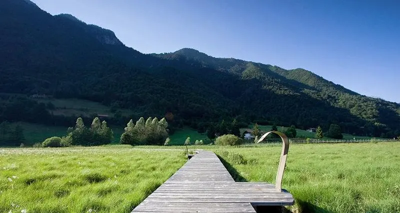 Lago di Ampola, la \"grana\" dei pontili rimossi dalla Provincia dopo il restauro coi soldi del Comune