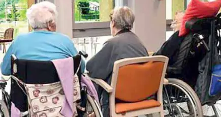 Ruba agli ospiti della casa di riposo: una oss denunciata per furto