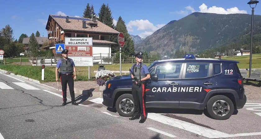Sente dei rumori e chiama i Carabinieri: anziana di Bellamonte fa prendere tre ladre (una col reddito di cittadinanza)
