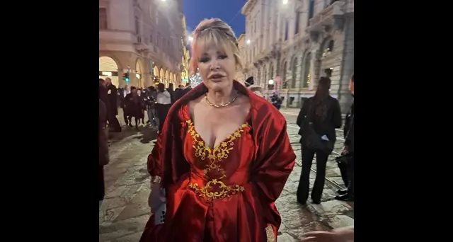 Scala: tante ospiti in rosso per le vittime dei femminicidi