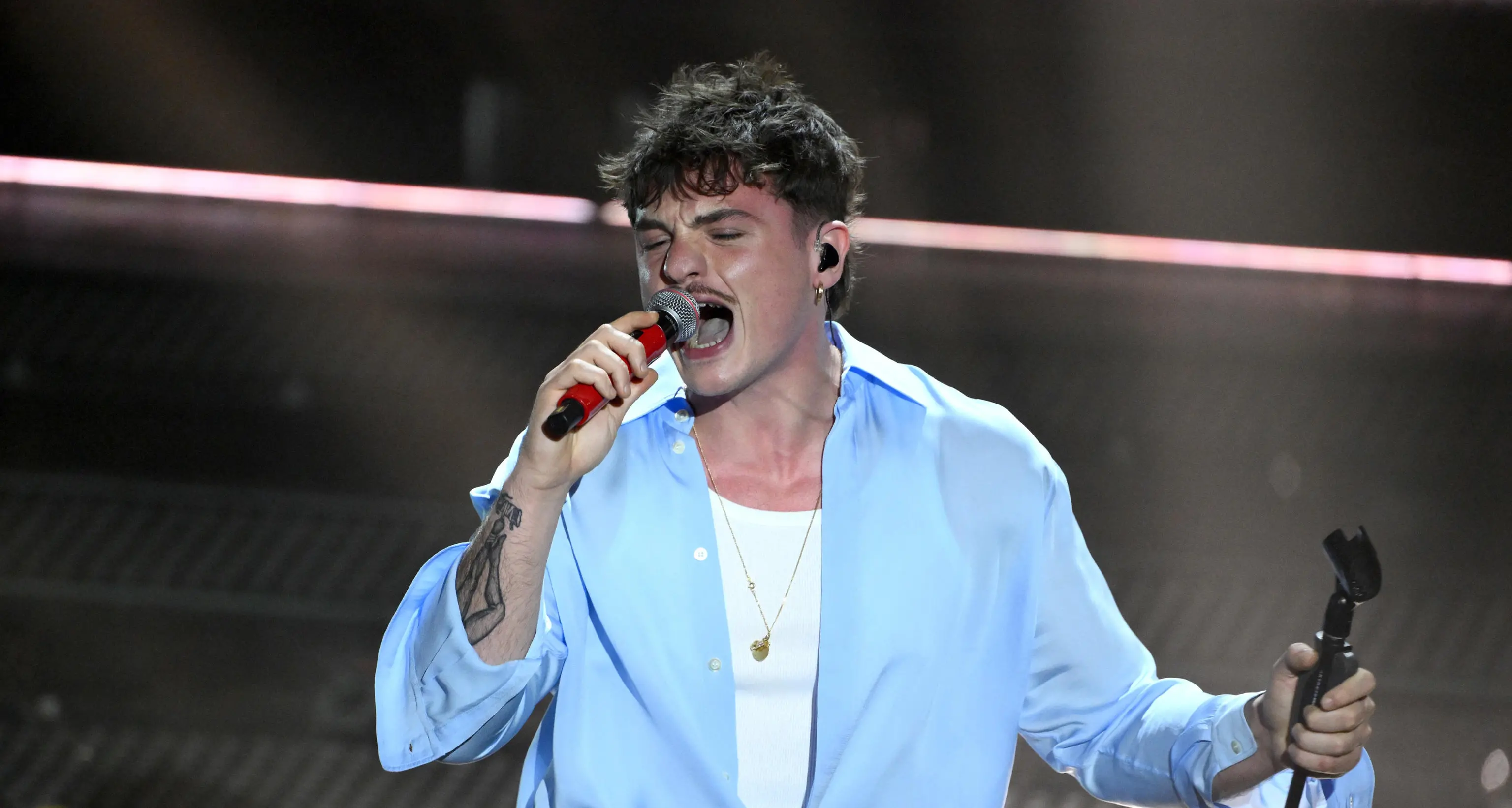 Olly re di Sanremo, Corsi secondo. Pubblico deluso: Giorgia solo sesta, Lauro settimo tra i fischi