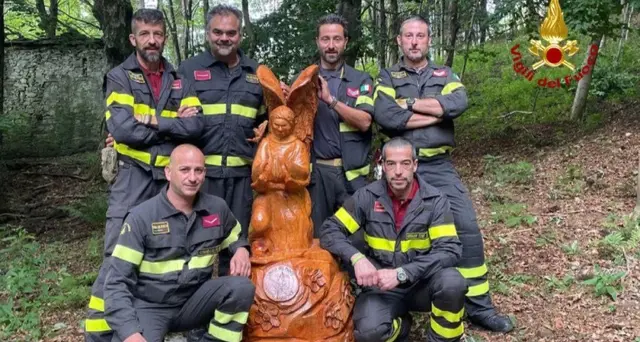 Mottarone: statua che raffigura un angelo nel luogo schianto