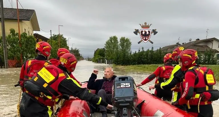 Emilia Romagna, continua l’incubo: nove morti e 13mila sfollati. Trentini in prima linea nei soccorsi