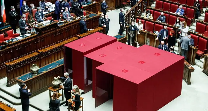 Prima votazione per l’elezione del nuovo Capo dello Stato, vincono le schede bianche: niente quorum
