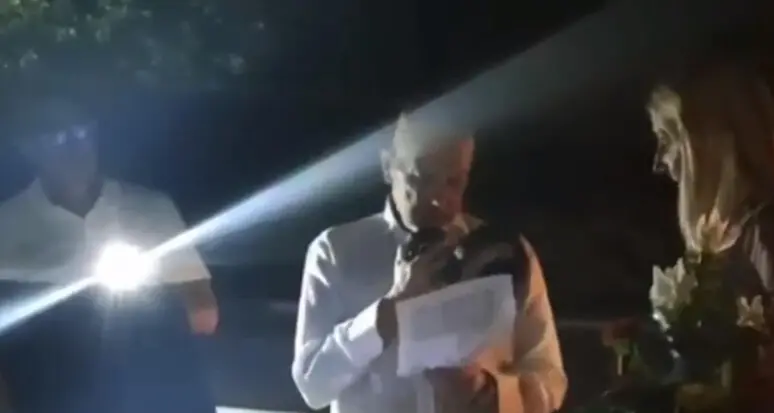 Festa per annunciare il matrimonio con finale a sorpresa: “Mi hai tradito, ora sei libera”