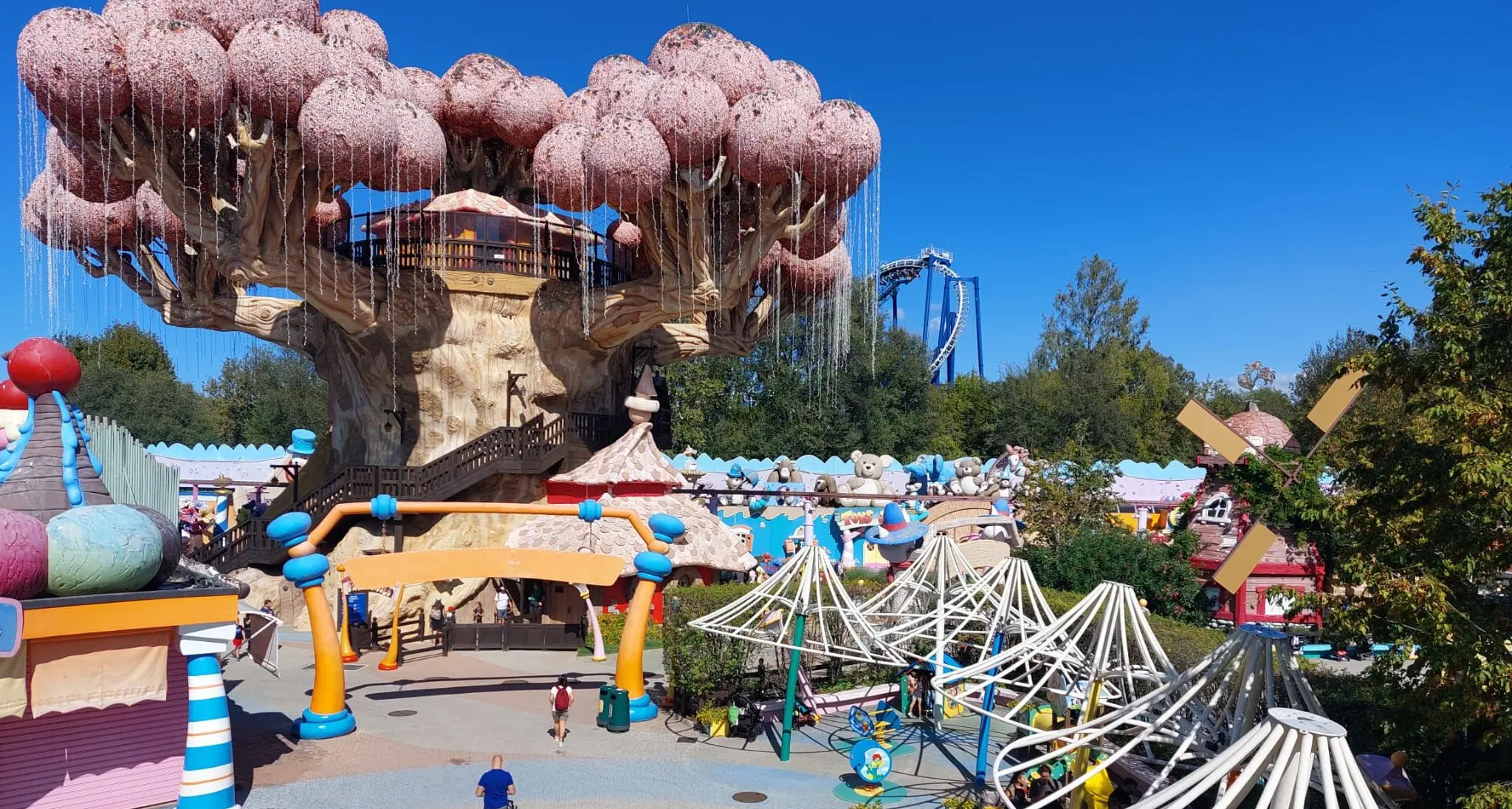 Deride il collega gay chiamandolo «principessa», Gardaland licenzia il manager