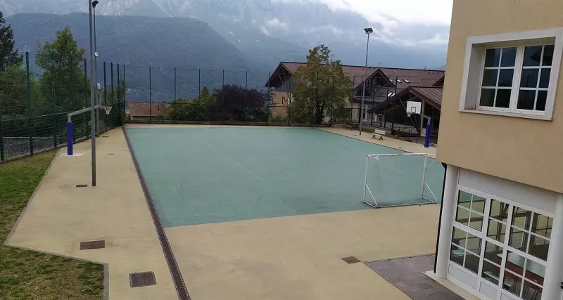 Il capolavoro di Telve: nuovo campo da basket, con i canestri sui lati lunghi