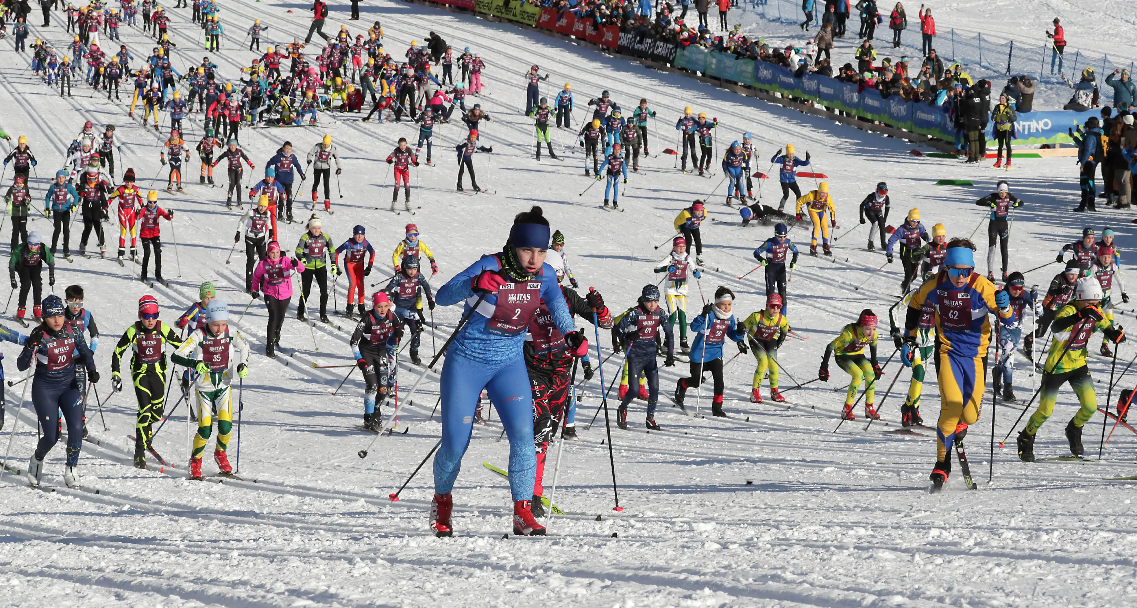 Subito spettacolo alla Marcialonga: nella “mini” protagonisti Martin Dellagiacoma di Moena e Maddalena Pavan
