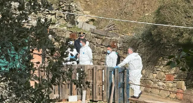 Bimba morta: trovate tracce di sangue su felpa della piccola