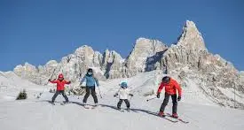 \"Dolomiti Superski Family\": il pass stagionale che consente alle famiglie di sciare a meno di metà prezzo